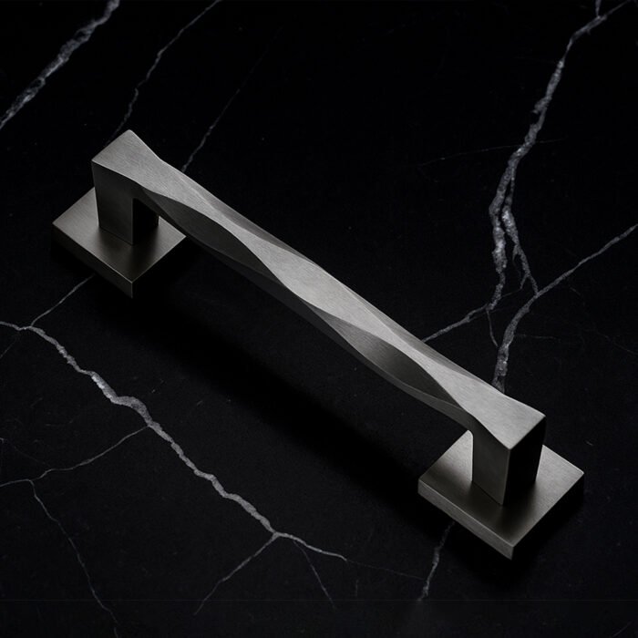 TIDLO 97 silver outdoor pull handle placed on a black marble surface